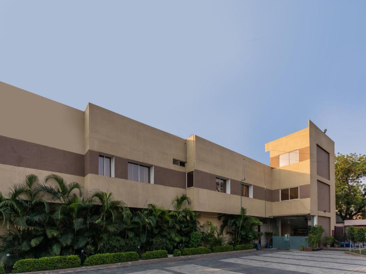 סהרנפור Spot On 73694 Hotel Prakash מראה חיצוני תמונה