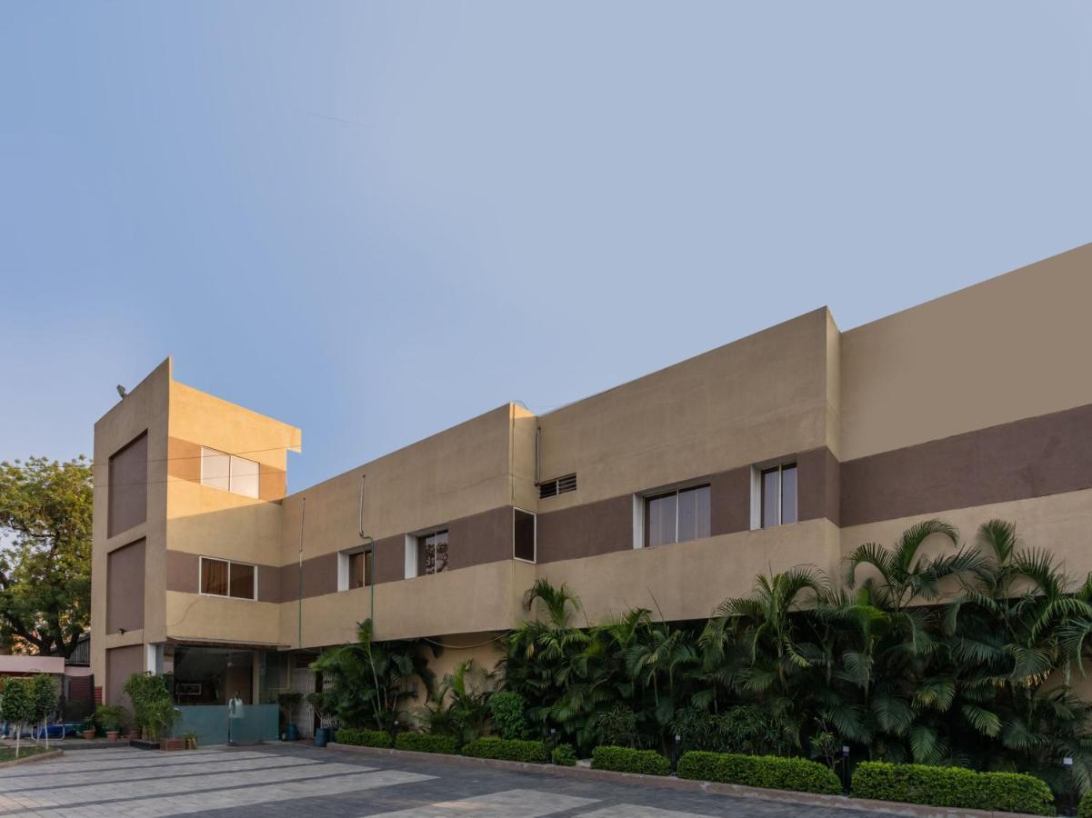 סהרנפור Spot On 73694 Hotel Prakash מראה חיצוני תמונה